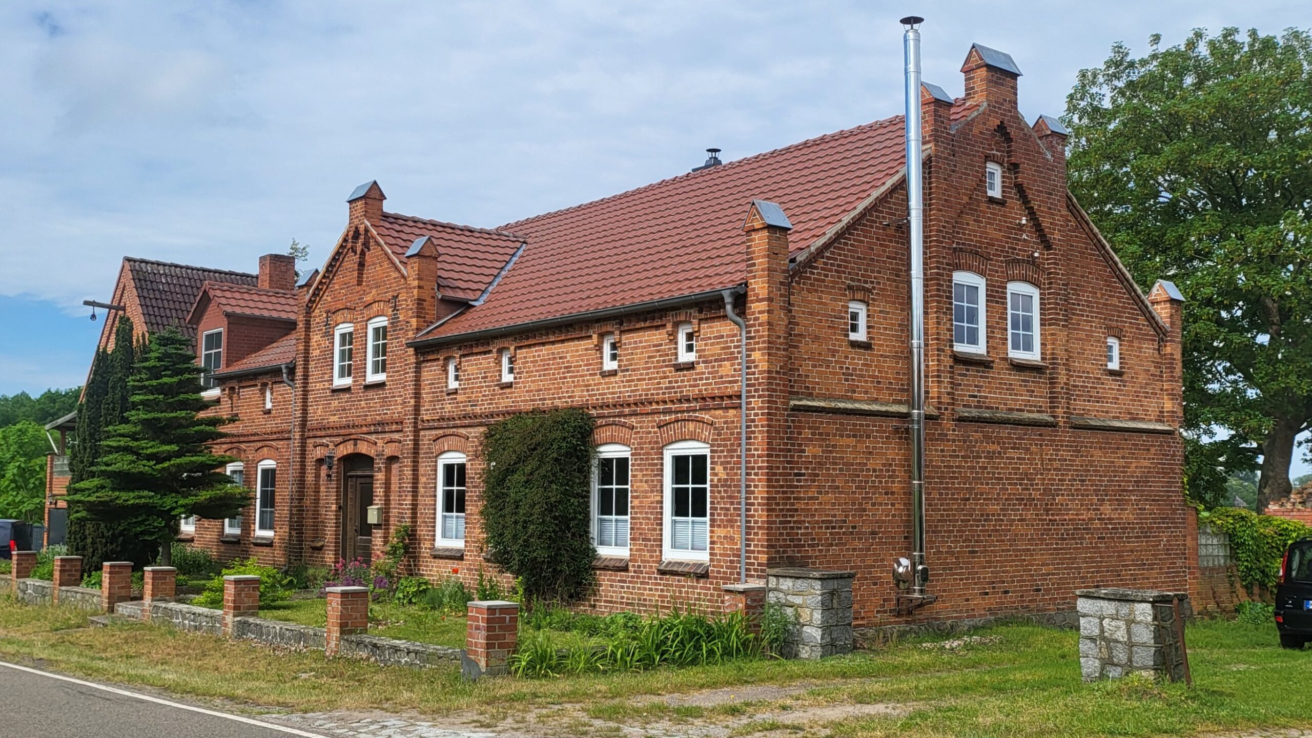 Käthe und Tilo mit der Herde am Salzhaff